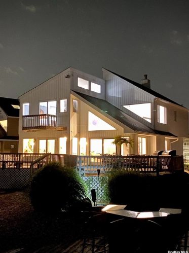 326 Lido Promenade, North Lindenhurst NY  11757-6600 exterior