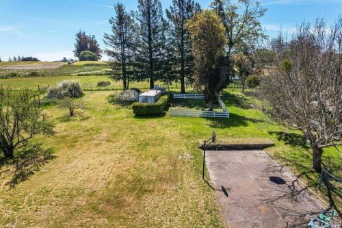 5625 Henning Rd, Sebastopol CA  95472-6332 exterior