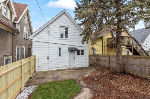 1527 30th St, Milwaukee WI  53208-2405 exterior