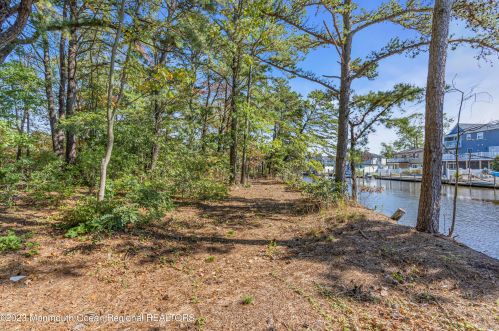 49 Cherokee Ln, Bricktown NJ  08724-4405 exterior