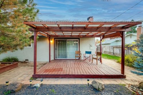 1390 Arlington Dr, Chico CA  95926-1556 exterior