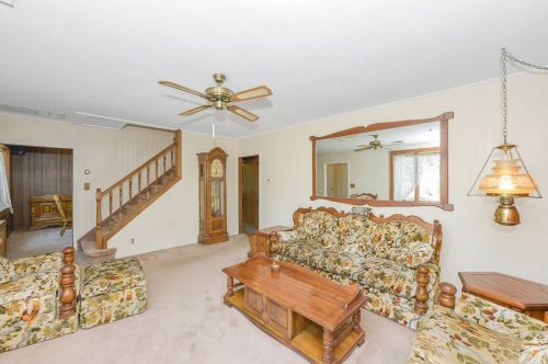 1406 Windsor Ave, Bayshore, NY 11706-4842
