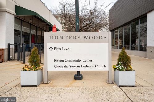 11853 Dunlop Ct, Herndon VA  20191-2709 exterior