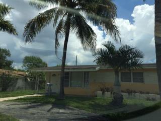 2637 Island Dr, Hollywood, FL 33023-4603