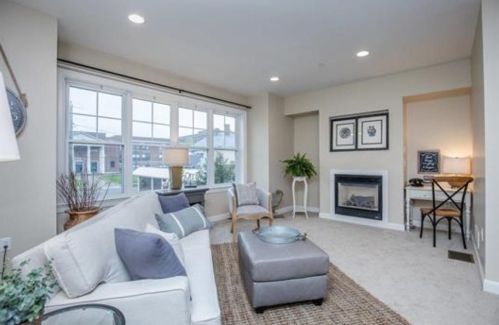 9 Lake St, Nashua NH  03060-6472 exterior