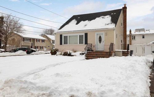 23 Arlington St, Huntington Station, NY 11747-2626