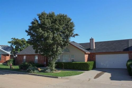 6835 Willow Springs Dr, Lawton, OK 73505-4274