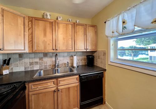 413 Chatham T, West Palm Beach, FL 33417-1864