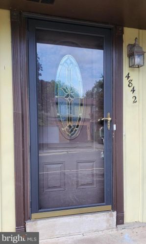4842 Hogan Dr, Wilmington, DE 19808-1742