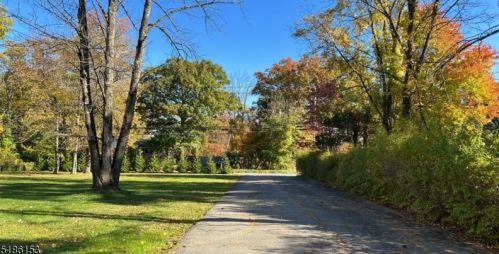 559 Morsetown Rd, West Milford Lakes, NJ 07480-3205