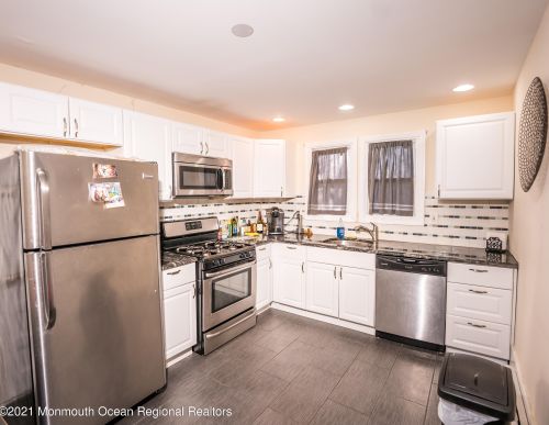 856 Stapleton Ave, Bricktown, NJ 08723-6258