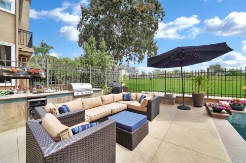 6561 Morningside Dr, Huntington Beach CA exterior