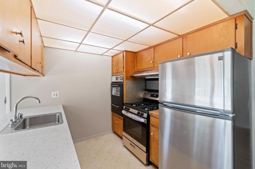 6501 Carrsbrook Ct, Springfield VA 22150-1311 exterior