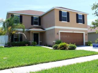 2247 Plantation Oak Dr, Orlando, FL 32824-4869