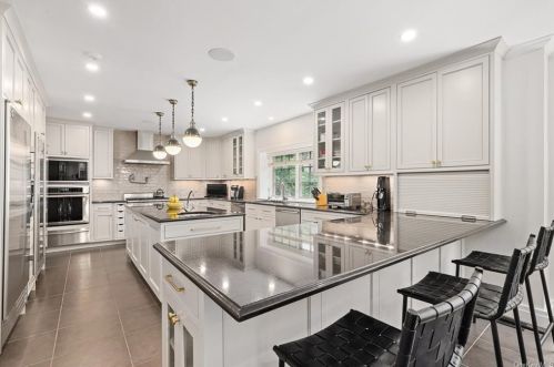 205 Delhi Rd, Scarsdale, NY 10583-1519