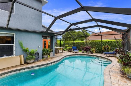 7771 Scarlet Ct, Naples, FL 34104-6415