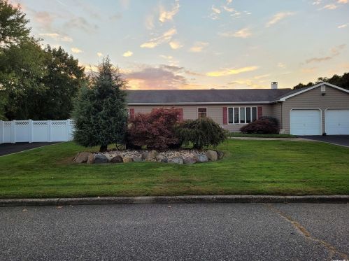 54 Oleeta Rd, Mount Sinai NY  11766-2507 exterior