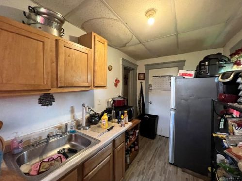 706 124 St, Cleveland OH 44108-1708 exterior