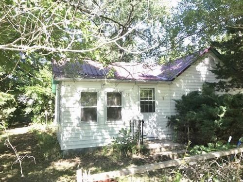 911 3rd St, Newport, NE 68759-5602