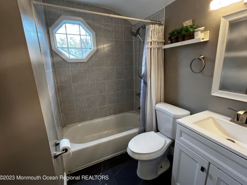 26 Racoon Dr, Hazlet NJ  07730-1418 exterior