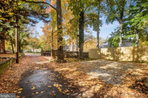 1805 Franklin St, Washington, DC 20018-2409