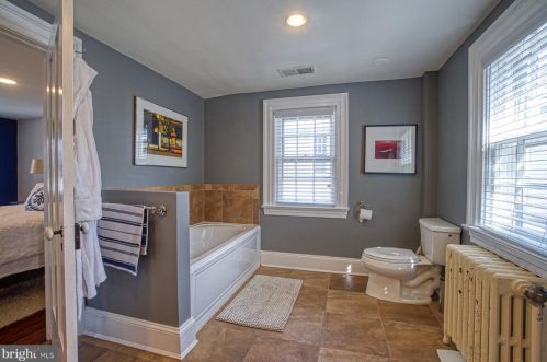 102 Cornwall St, Leesburg VA 20176-2804 exterior