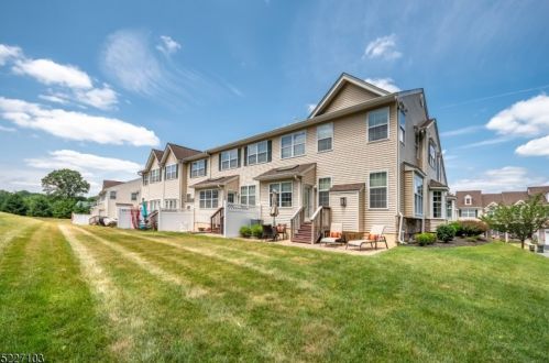 16 Greenwich Ct, Mount Olive NJ  07828-2452 exterior