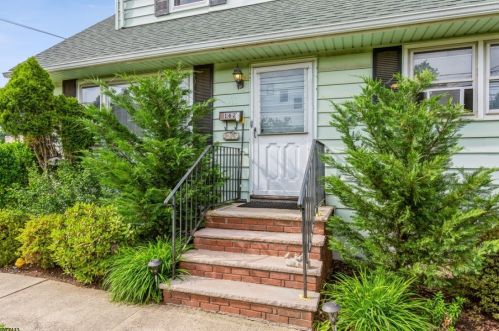 162 Edgewood Ter, South Bound Brook, NJ 08880-1260