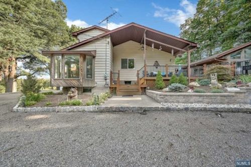 234 Morsetown Rd, West Milford Lakes, NJ 07480-3104