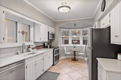 5115 Berkeley Blvd, Milwaukee WI 53217-5504 exterior