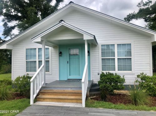 409 Lakepoint Rd, Alford, FL 32420-6933