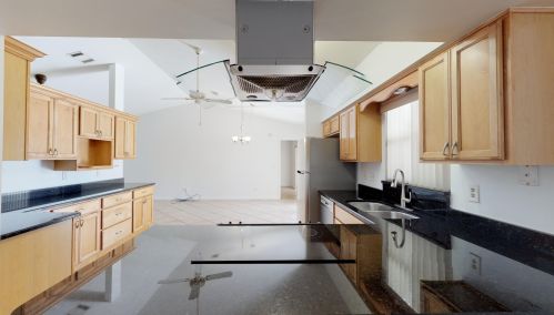 402 Inwood Ave, Fort Pierce, FL 34984-5139