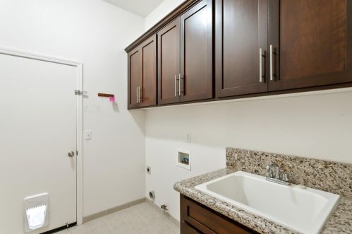 9247 Brown Rd, Elk Grove CA  95624-3917 exterior