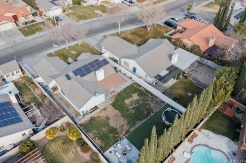 2132 Avenue, Lancaster CA exterior