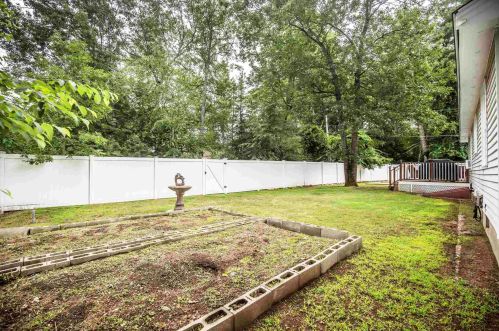 82 Riverside Dr, Fremont NH  03044-3551 exterior