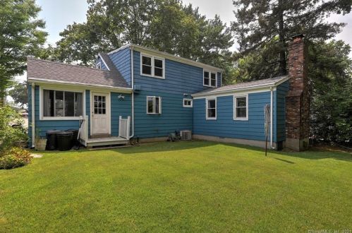 27 Cricklewood Rd, Milford CT  06460-4505 exterior