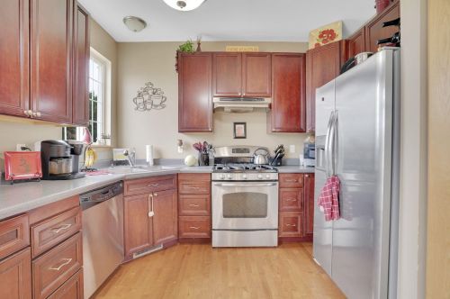 9132 65th St, Kenosha, WI 53142-7244
