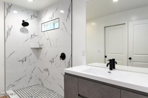 14363 Collins St, Van Nuys CA 91316-1030 exterior