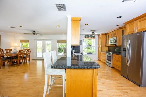 1371 Tahiti Dr, Sanibel FL  33957-2613 exterior