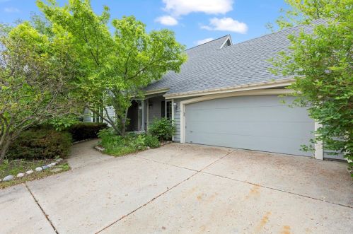 14145 Fieldpointe Dr, Waukesha, WI 53151-1220