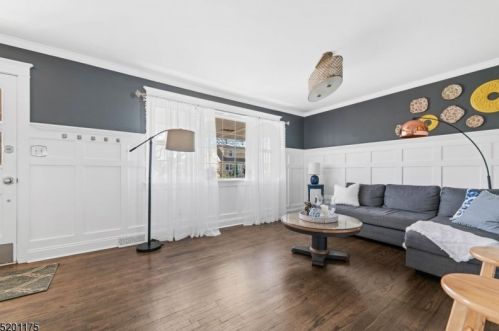 21 Bank St, Manville NJ  08835-2401 exterior