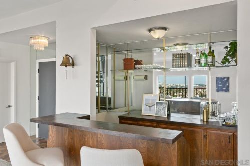 2125 Locust St, San Diego CA  92106-1622 exterior