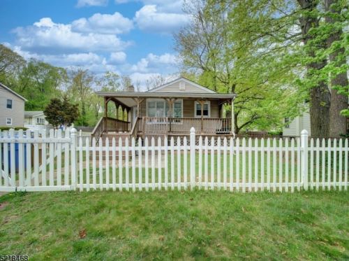 80 Star St, Iselin NJ  08830-1860 exterior