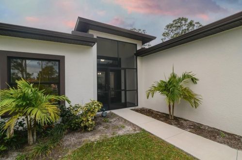 2554 68th Ave, Naples, FL 34120-6451