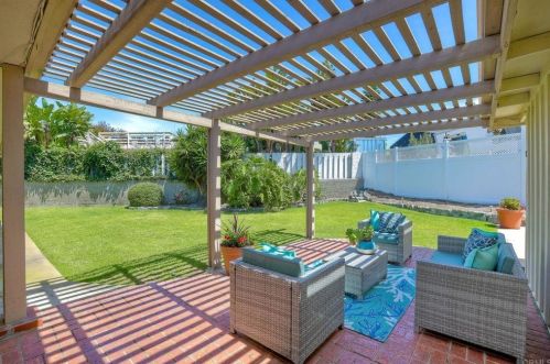 1245 Cynthia Ln, Carlsbad, CA 92008-1506