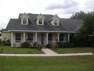 3716 Bayshore Cir, Tavares, FL 32778-9469