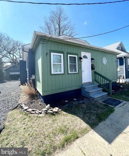 820 Bergen St, Gloucester NJ  08030-1541 exterior