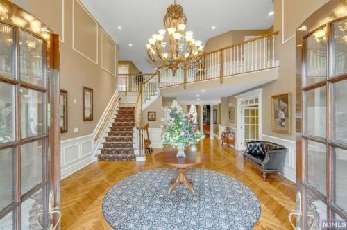 106 Birch Rd, Franklin Lakes, NJ 07417-2718