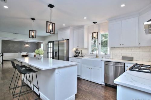 145 Bayberry Ln, Bridgeport CT  06612-1400 exterior