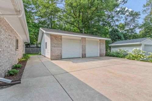 1345 Hiawatha Cir, Green Bay, WI 54313-5909